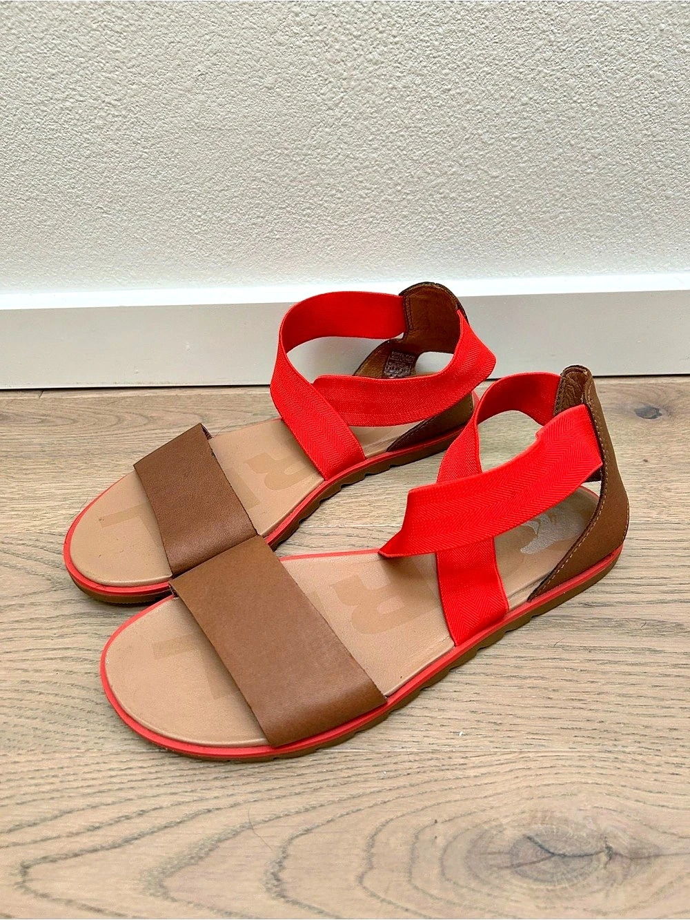 SOREL Ella III Sandal, Brown & Vibrant Red, molded footbed, US 8